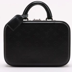 LOUIS VUITTON (SOLD ON FB)